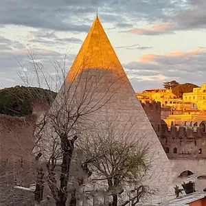 Appartamento The Golden Pyramid, Roma